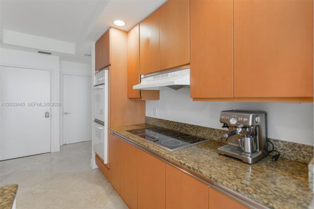 21050 Point Pl 702, Aventura, FL 33180