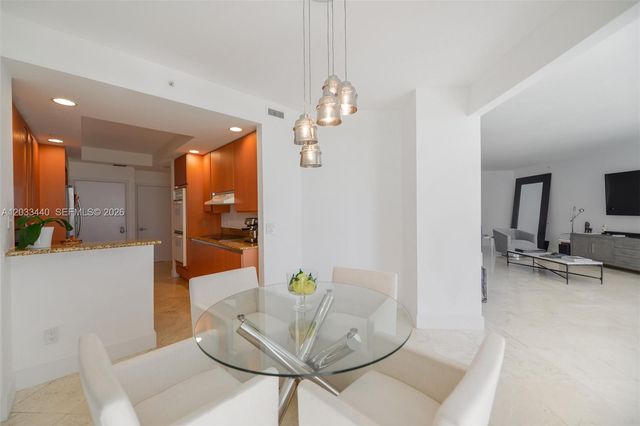 21050 Point Pl 702, Aventura, FL 33180