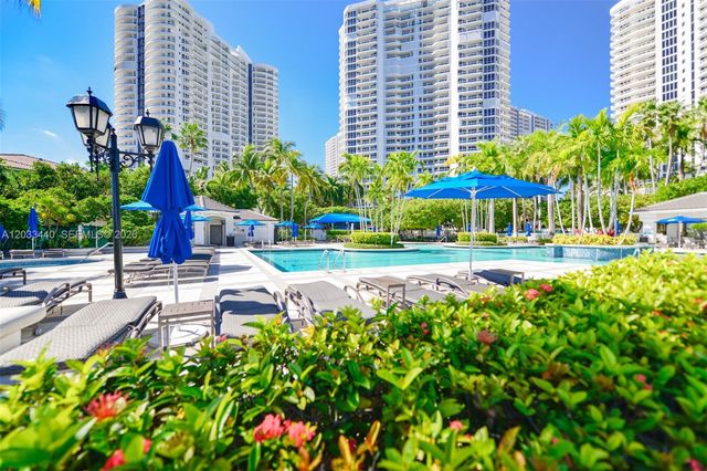 21050 Point Pl 702, Aventura, FL 33180