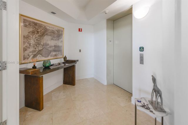 21050 Point Pl 702, Aventura, FL 33180
