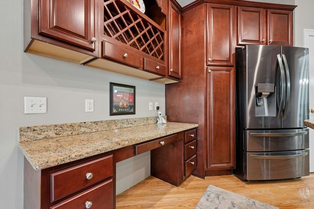 320 Lincoln Circle, Northbridge, MA 01534