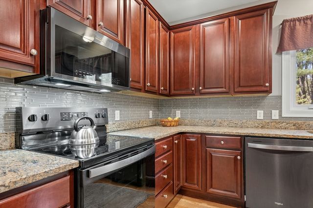 320 Lincoln Circle, Northbridge, MA 01534
