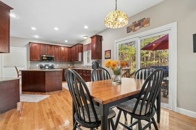 320 Lincoln Circle, Northbridge, MA 01534