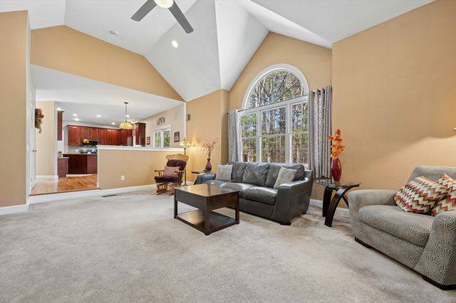 320 Lincoln Circle, Northbridge, MA 01534