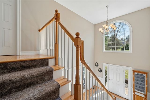 320 Lincoln Circle, Northbridge, MA 01534