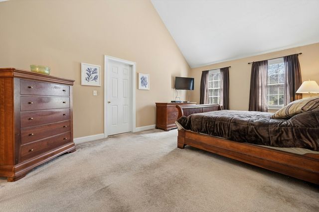 320 Lincoln Circle, Northbridge, MA 01534