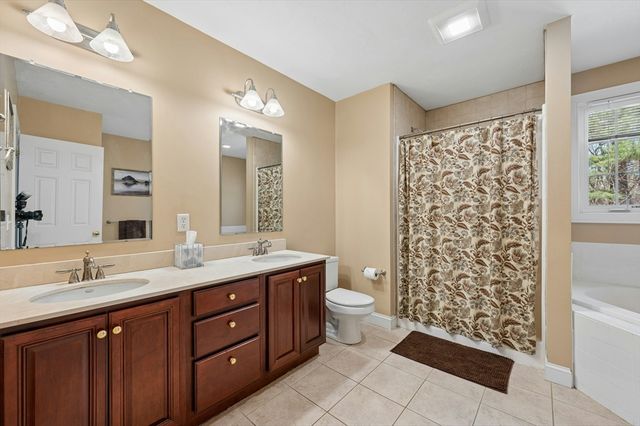 320 Lincoln Circle, Northbridge, MA 01534