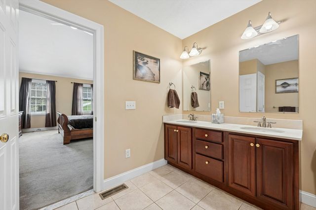 320 Lincoln Circle, Northbridge, MA 01534