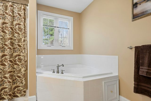 320 Lincoln Circle, Northbridge, MA 01534