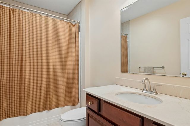 320 Lincoln Circle, Northbridge, MA 01534