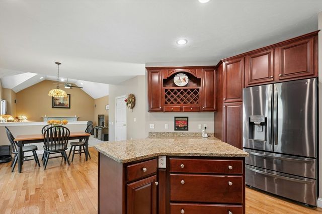 320 Lincoln Circle, Northbridge, MA 01534