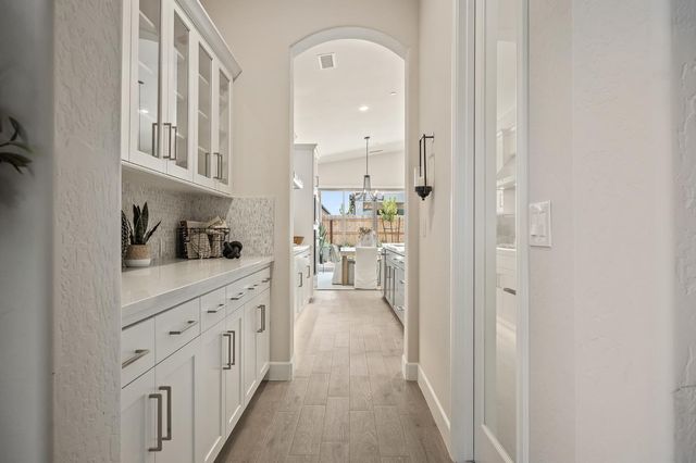 2549 N Black Oak Drive, Fresno, CA 93727