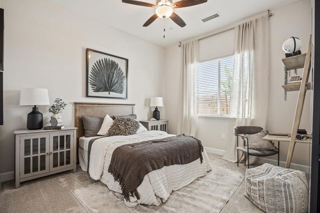 2549 N Black Oak Drive, Fresno, CA 93727