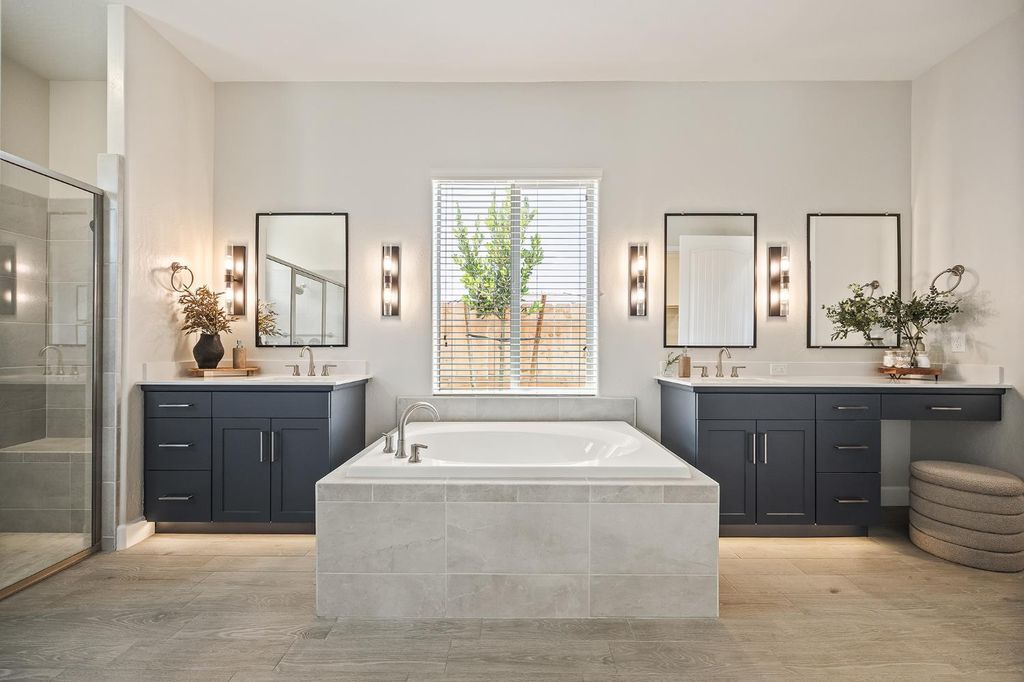 Image 14 of property listing at 2549 N Black Oak Drive, Fresno, CA 93727