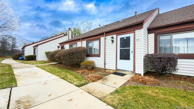 98 Whistler Court 98, Middle Island, NY 11953