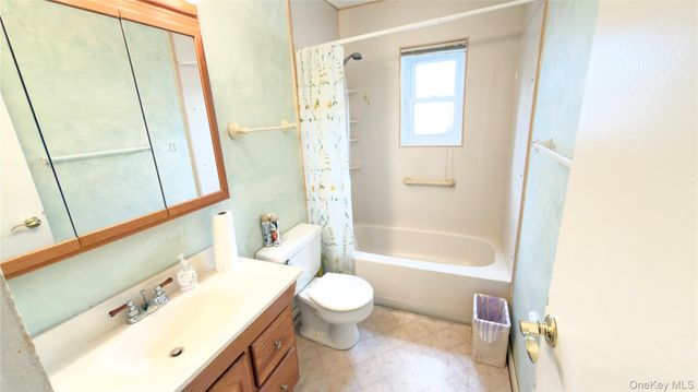 98 Whistler Court 98, Middle Island, NY 11953