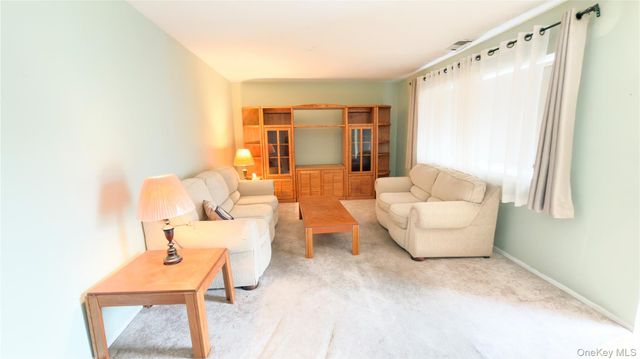 98 Whistler Court 98, Middle Island, NY 11953