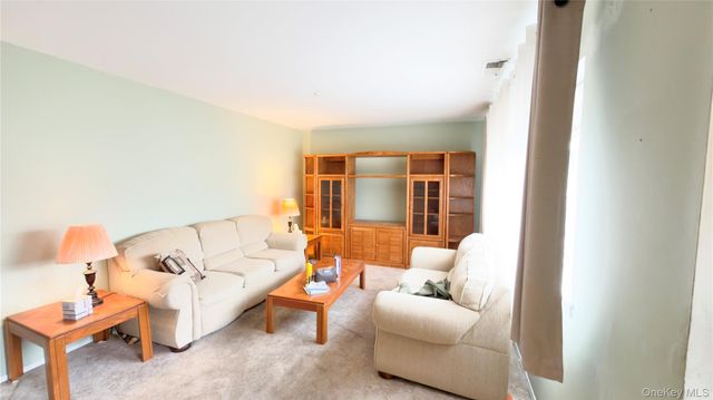 98 Whistler Court 98, Middle Island, NY 11953