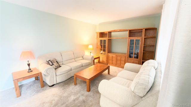 98 Whistler Court 98, Middle Island, NY 11953