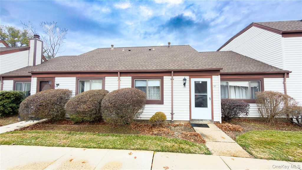 98 Whistler Court 98, Middle Island, NY 11953