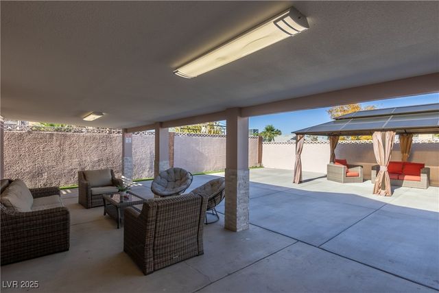 4386 El Carnal Way, Las Vegas, NV 89121