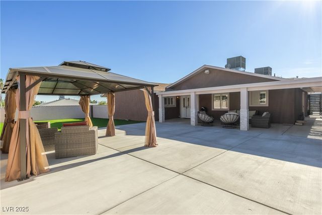 4386 El Carnal Way, Las Vegas, NV 89121