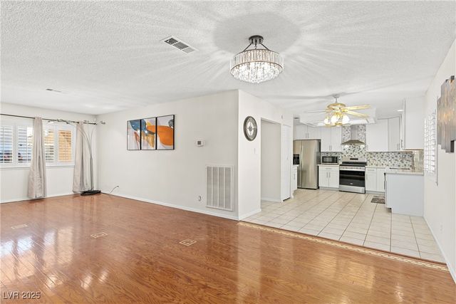 4386 El Carnal Way, Las Vegas, NV 89121