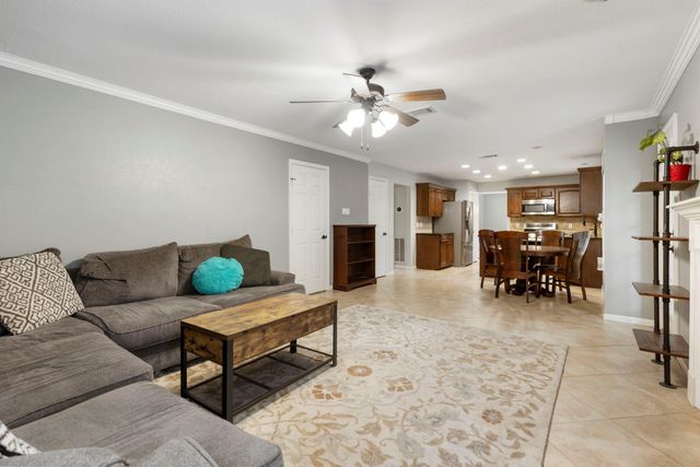 95 N Winterport Circle, The Woodlands, TX 77382