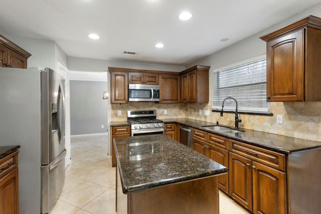 95 N Winterport Circle, The Woodlands, TX 77382