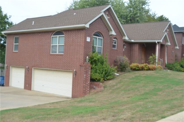 107 Olinka Pass Street, Bentonville, AR 72712