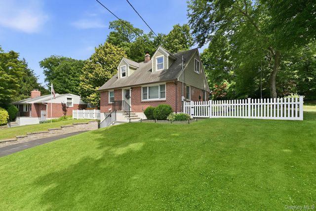 12 Logwynn Lane, Cortlandt Manor, NY 10567