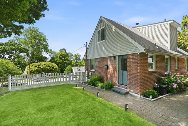 12 Logwynn Lane, Cortlandt Manor, NY 10567