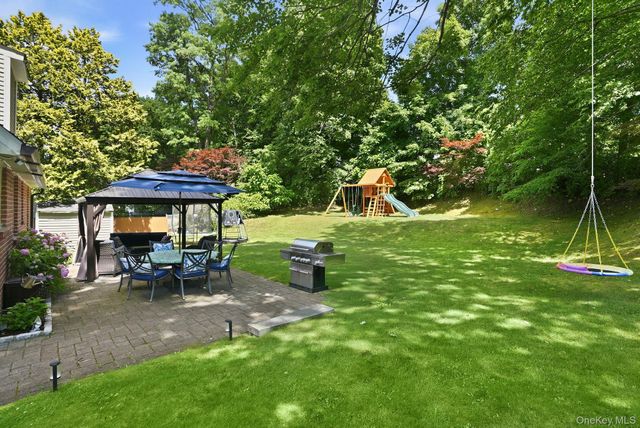 12 Logwynn Lane, Cortlandt Manor, NY 10567