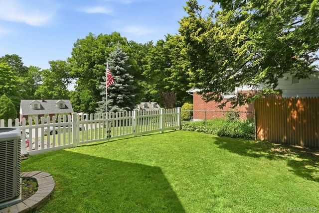 12 Logwynn Lane, Cortlandt Manor, NY 10567