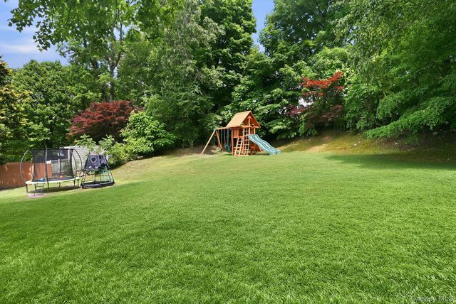 12 Logwynn Lane, Cortlandt Manor, NY 10567
