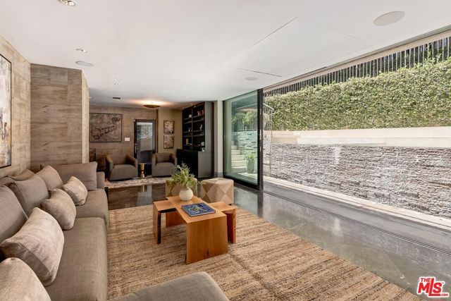3300 N Knoll Drive, Los Angeles, CA 90068