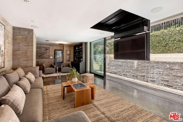 3300 N Knoll Drive, Los Angeles, CA 90068