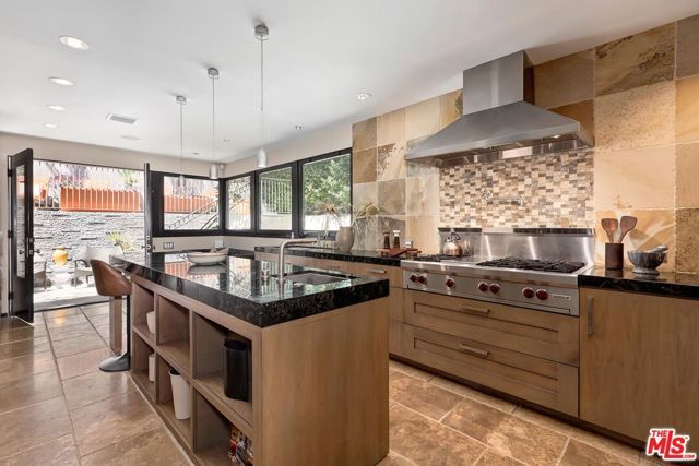 3300 N Knoll Drive, Los Angeles, CA 90068