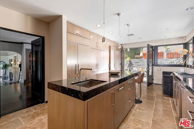 3300 N Knoll Drive, Los Angeles, CA 90068