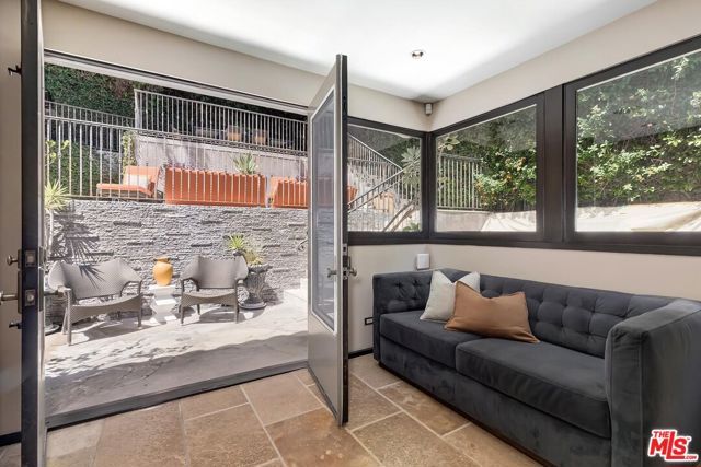 3300 N Knoll Drive, Los Angeles, CA 90068