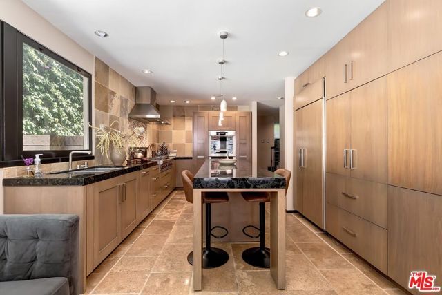 3300 N Knoll Drive, Los Angeles, CA 90068