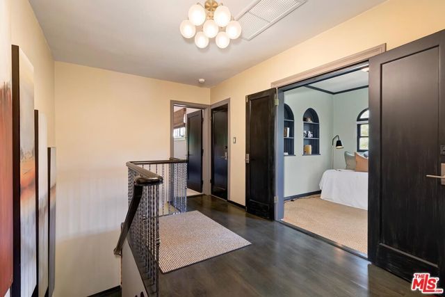 3300 N Knoll Drive, Los Angeles, CA 90068