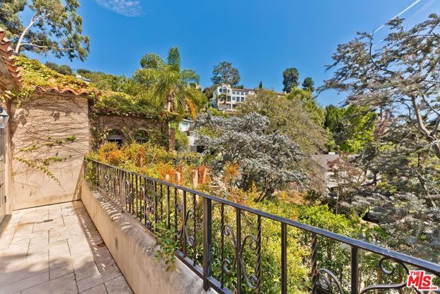 3300 N Knoll Drive, Los Angeles, CA 90068
