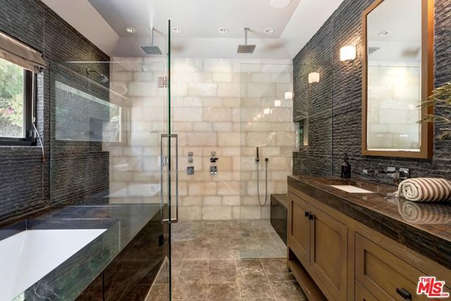 3300 N Knoll Drive, Los Angeles, CA 90068