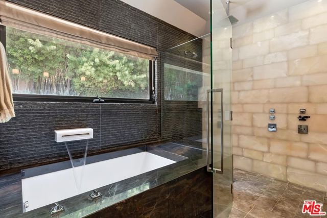 3300 N Knoll Drive, Los Angeles, CA 90068
