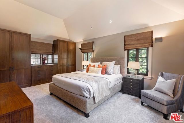3300 N Knoll Drive, Los Angeles, CA 90068