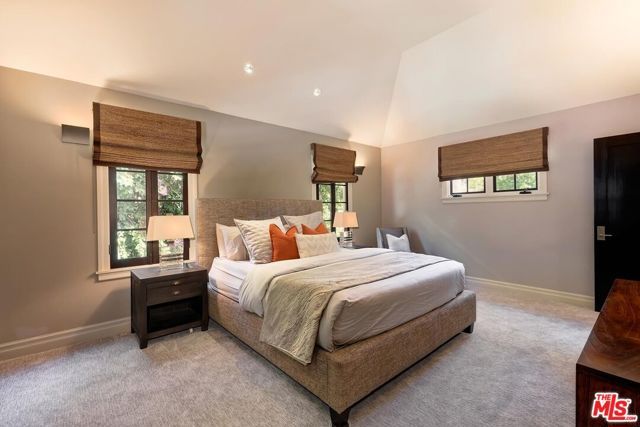 3300 N Knoll Drive, Los Angeles, CA 90068