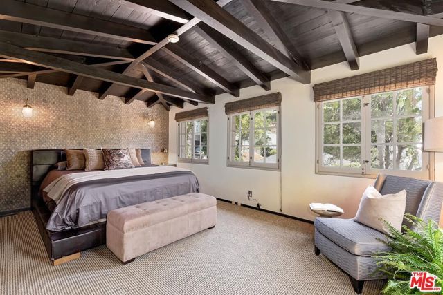 3300 N Knoll Drive, Los Angeles, CA 90068