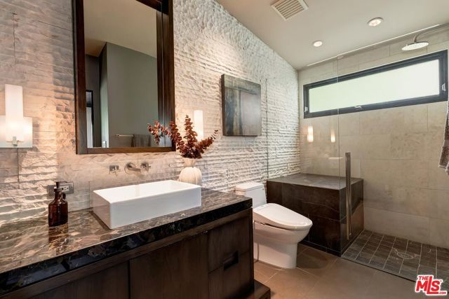 3300 N Knoll Drive, Los Angeles, CA 90068