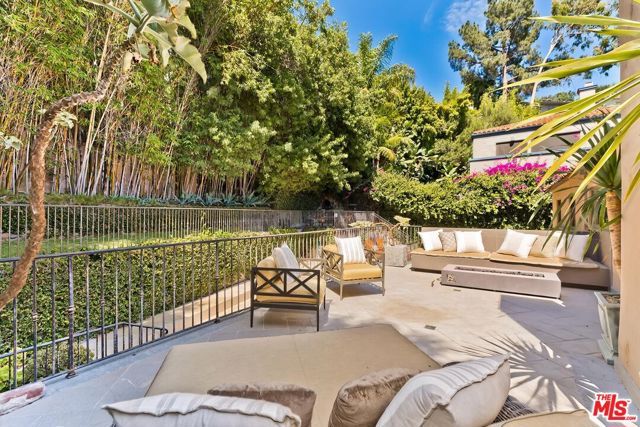 3300 N Knoll Drive, Los Angeles, CA 90068